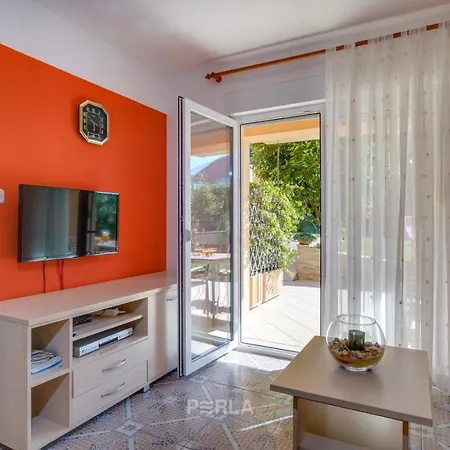 House Barbara